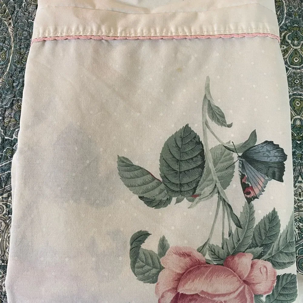 Vintage 70s Flat Sheet roses floral Cottagecore